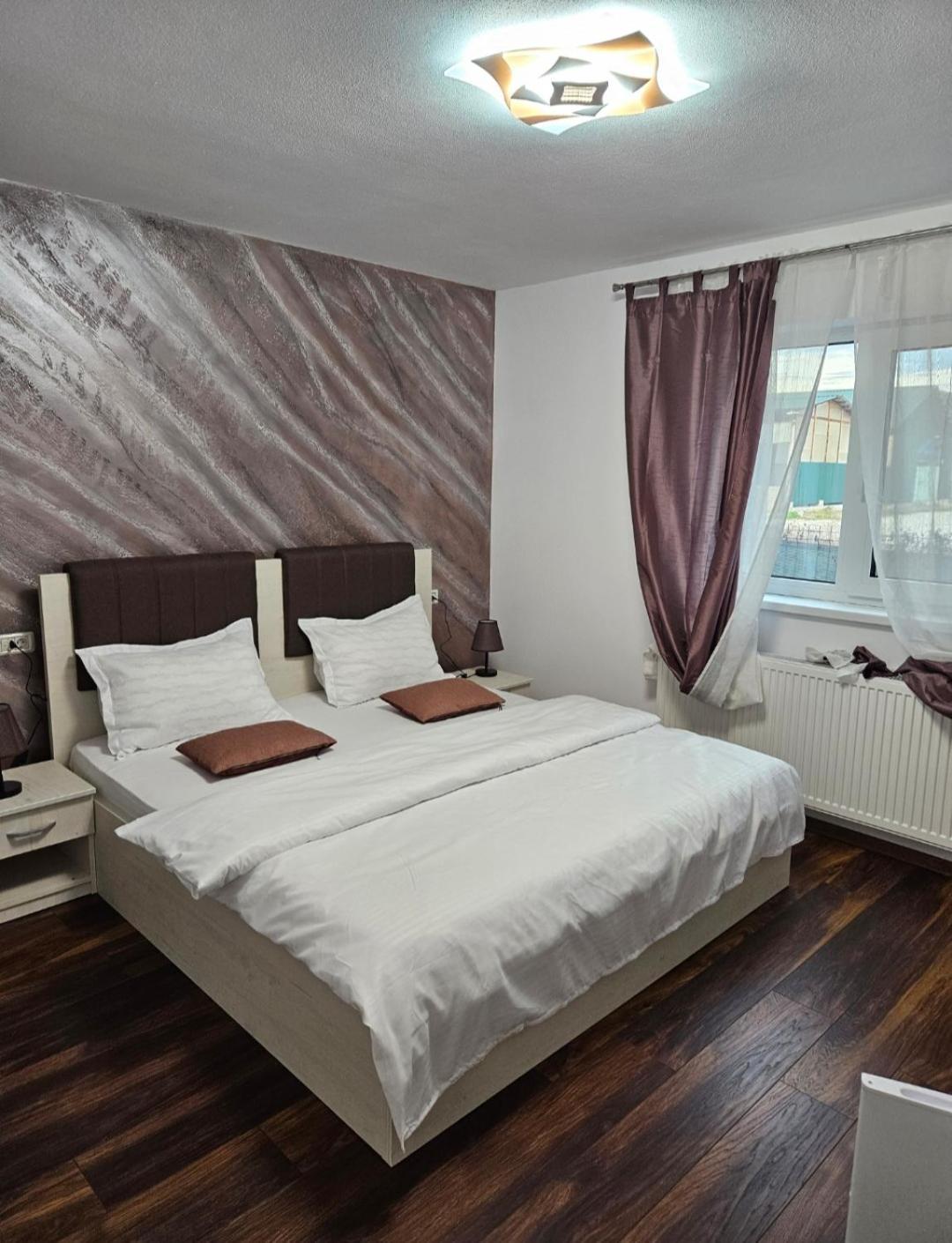 Отель Casa Coco Куртя-де-Арджеш Экстерьер фото